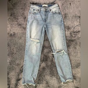 Abercrombie & Fitch Mid Rise Boyfriend jean size 24.